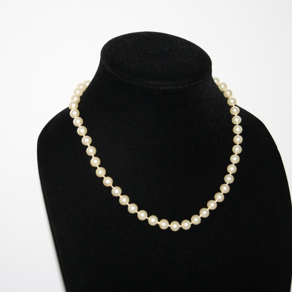 🤍 Off White Pearl Necklace · 18" · Lightweight Vintage Glow ✨ - Picture 3 of 5